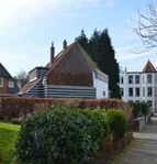 Het landhuisje in het huidige straatbeeld.
<br/>
Richard Keijzer, 2014-03-08